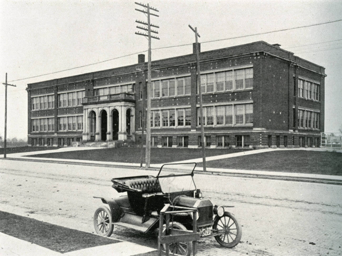 #83 Hague Avenue Elementary School, constructed in 1910 with an addition in 1926, Circa May 1915.