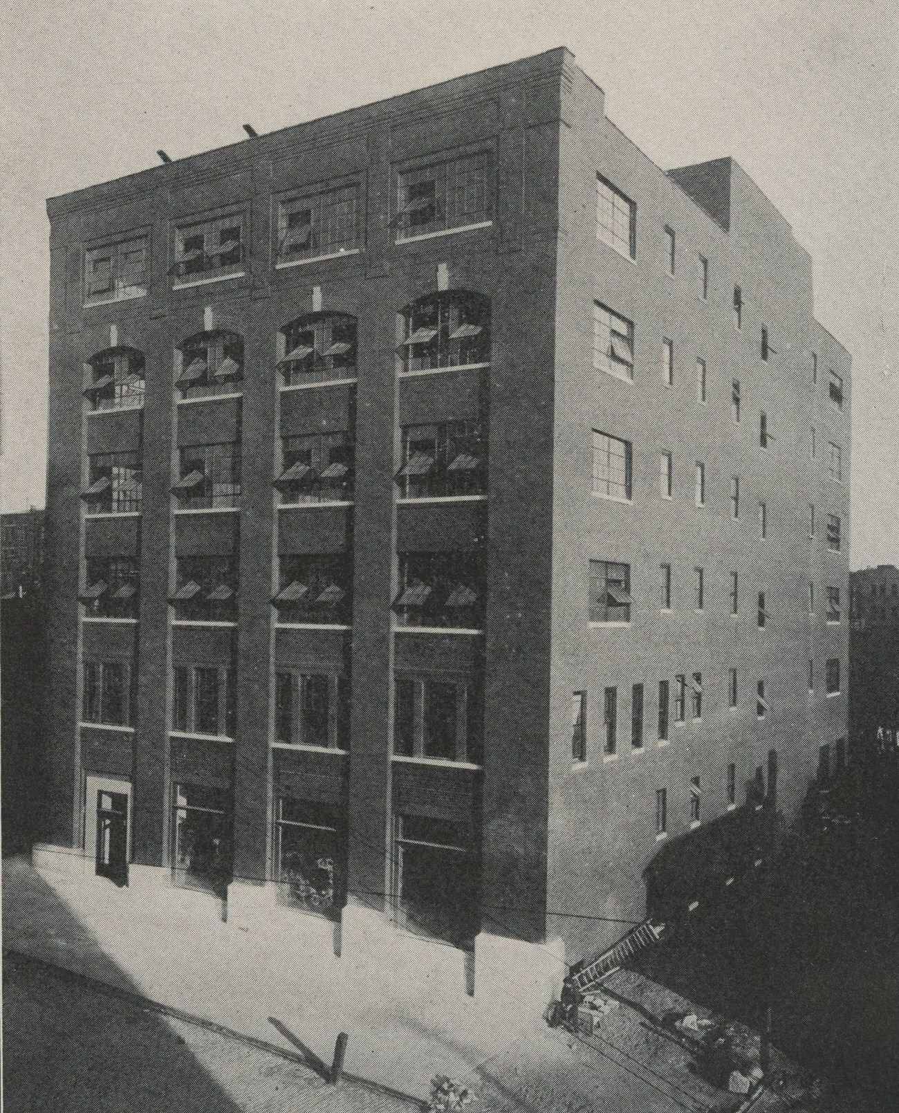 #84 Hanna Paint Company, selling paints and colors, Circa 1915.