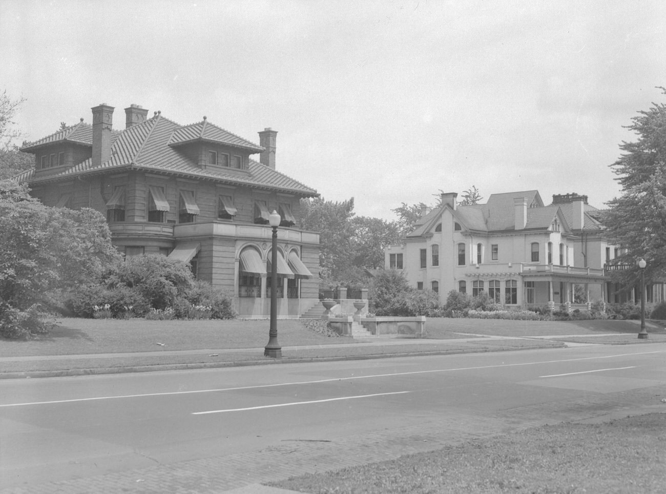 #41 Harry P. Wolfe and Albert O. Halliday Houses on East Broad Street, 1948.