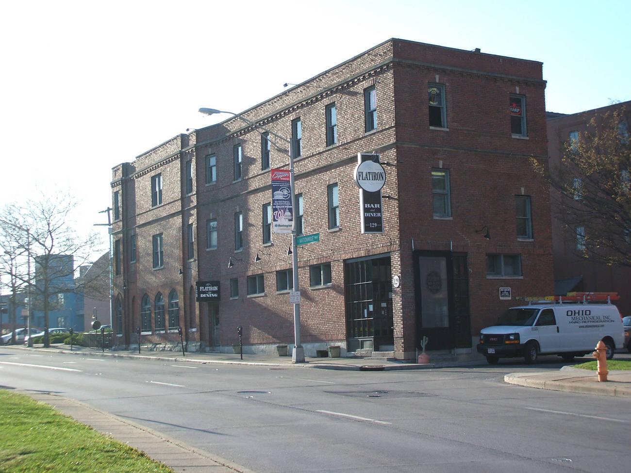 #5 The Higgins Building, known as Flatirons, built in 1914, now houses the Flatiron Bar and Diner, 1999.