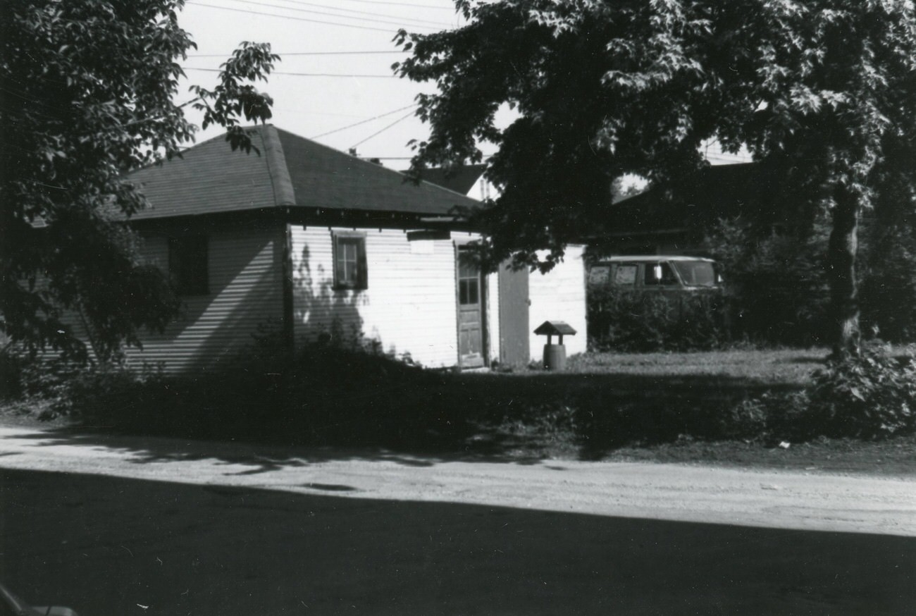 #105 An unidentified garage in the Hilltop area, part of the Hilltop U.S.A.: History and Homes project, 1980s