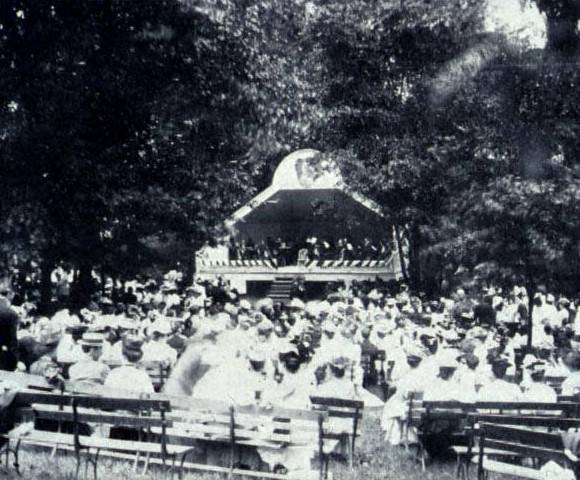 #77 Indianola Park Bandstand, 1908.