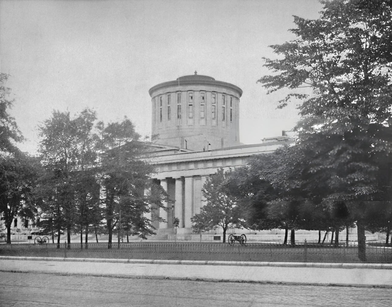 #76 State Capitol, Columbus, circa 1897.