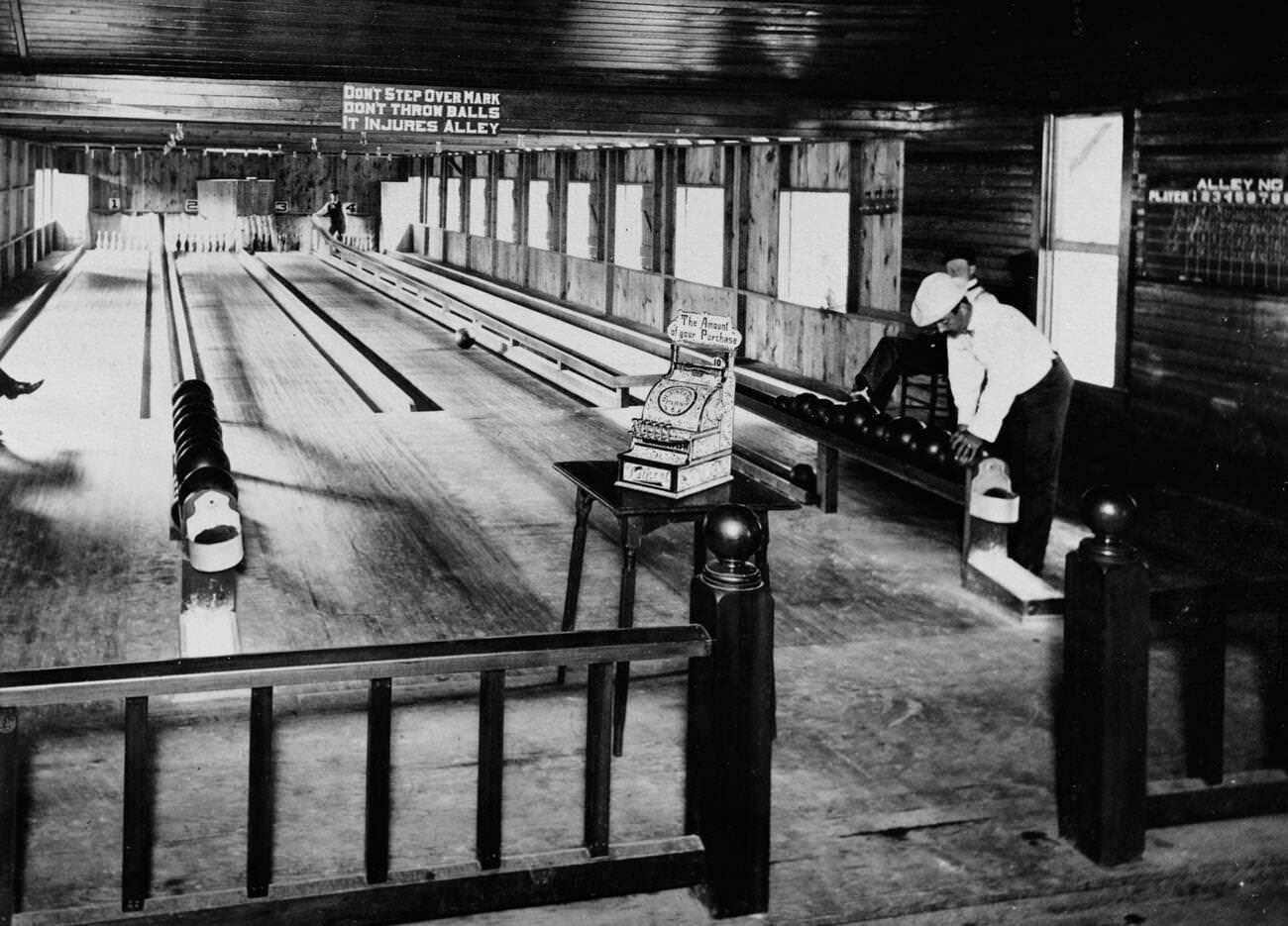 #83 Olentangy Park bowling alleys, Columbus, 1907