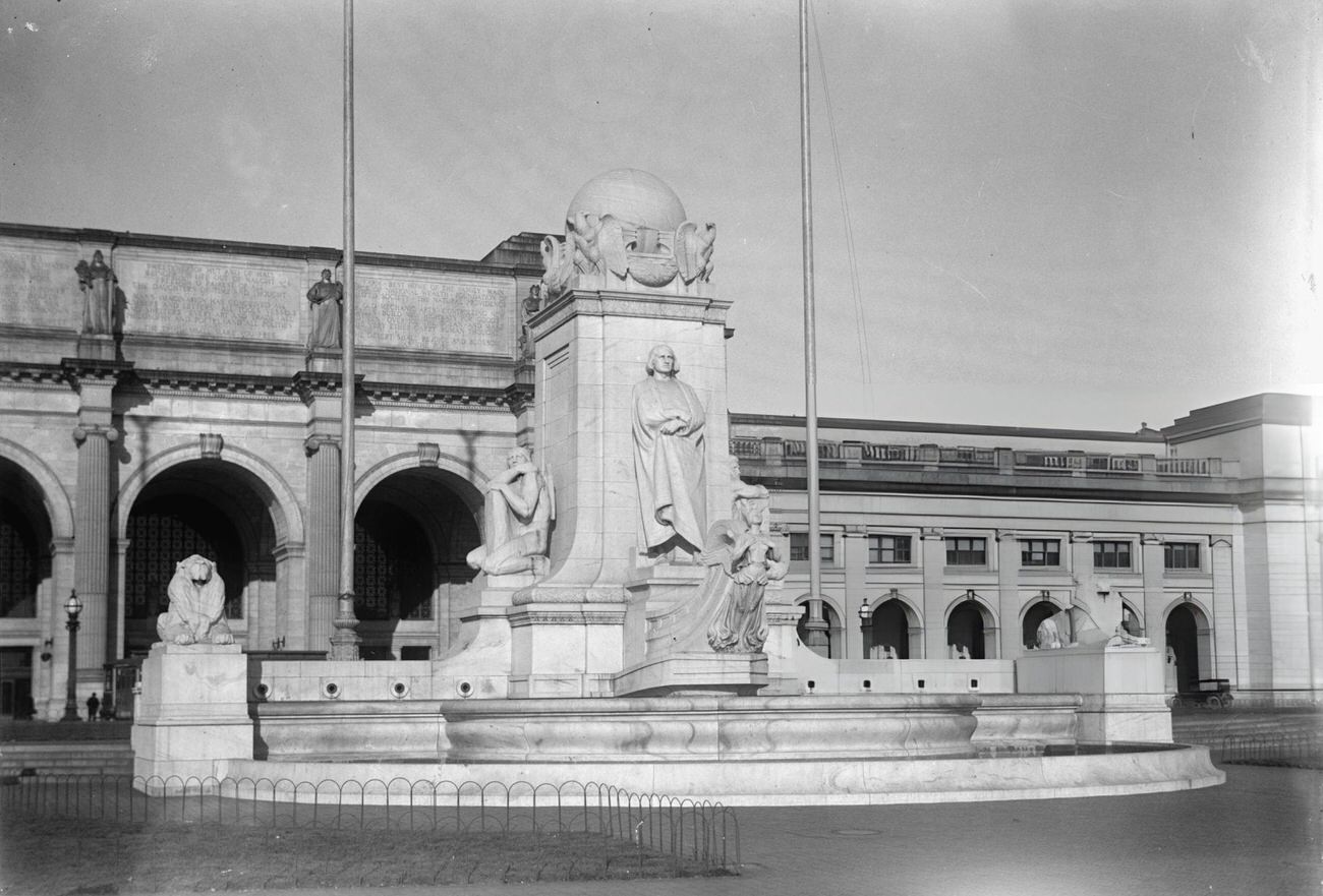 #102 Columbus Monument, 1918