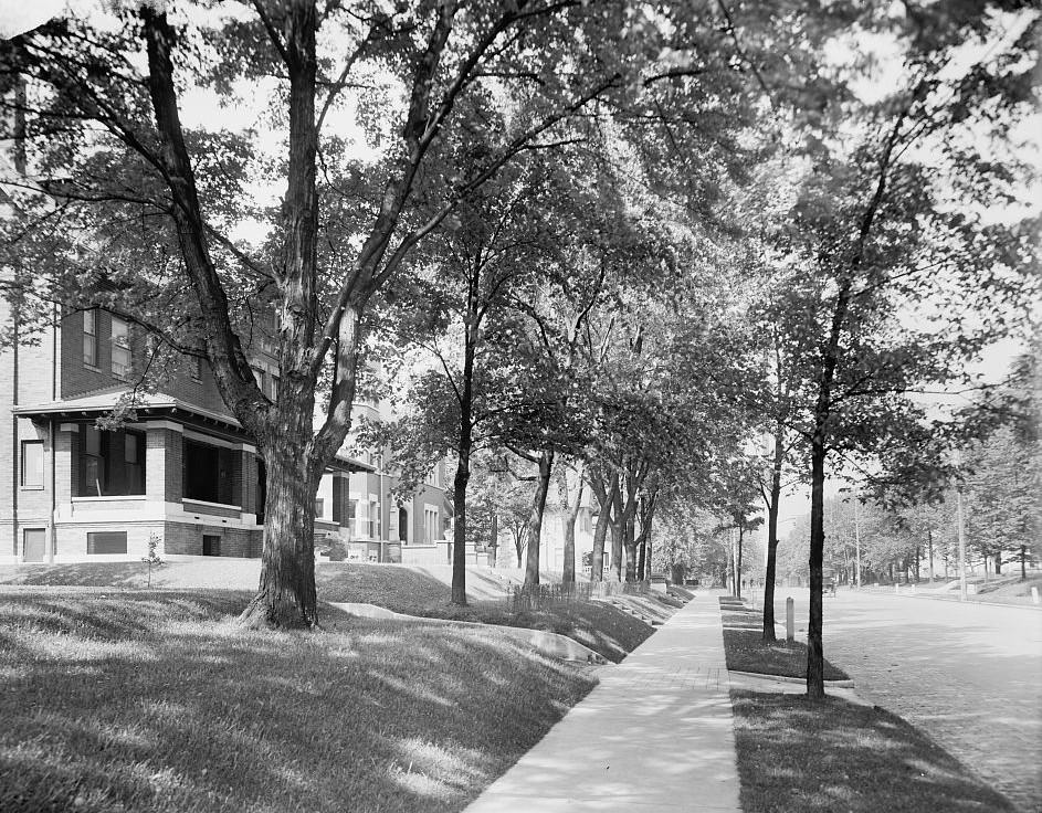 #121 East Broad Street in Columbus, Ohio, 1900s