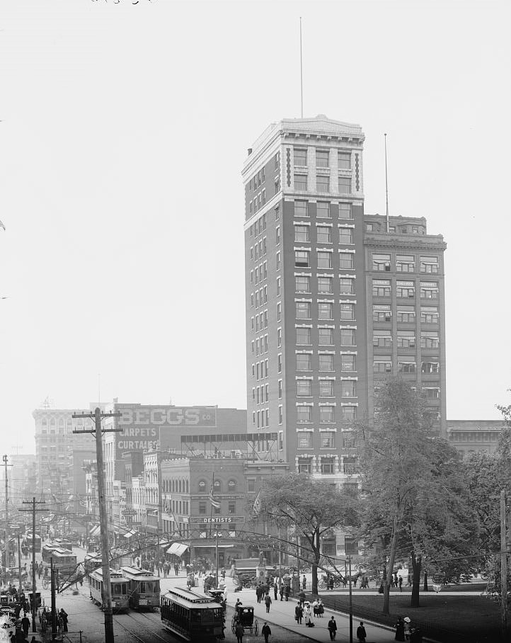 #122 Northeast corner of Broad and High streets, Columbus, Ohio, 1900s