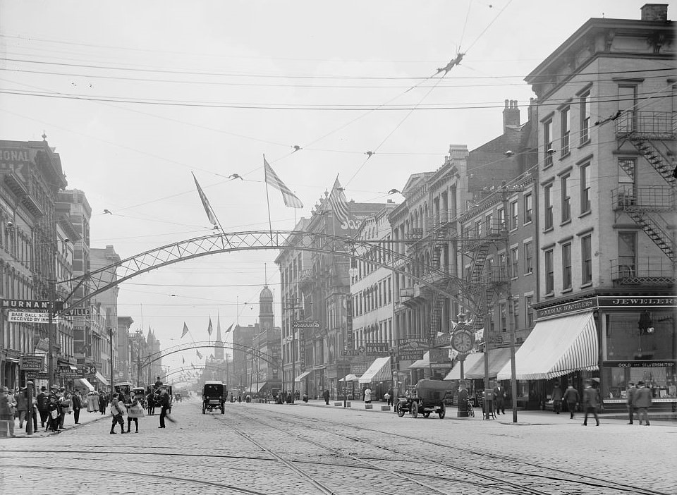 #123 High Street south from State Street, Columbus, Ohio, 1900s