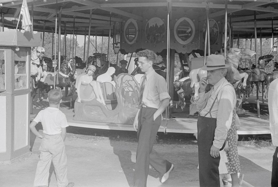 #46 Scene at Buckeye Lake Amusement Park, Columbus, Ohio, 1938.