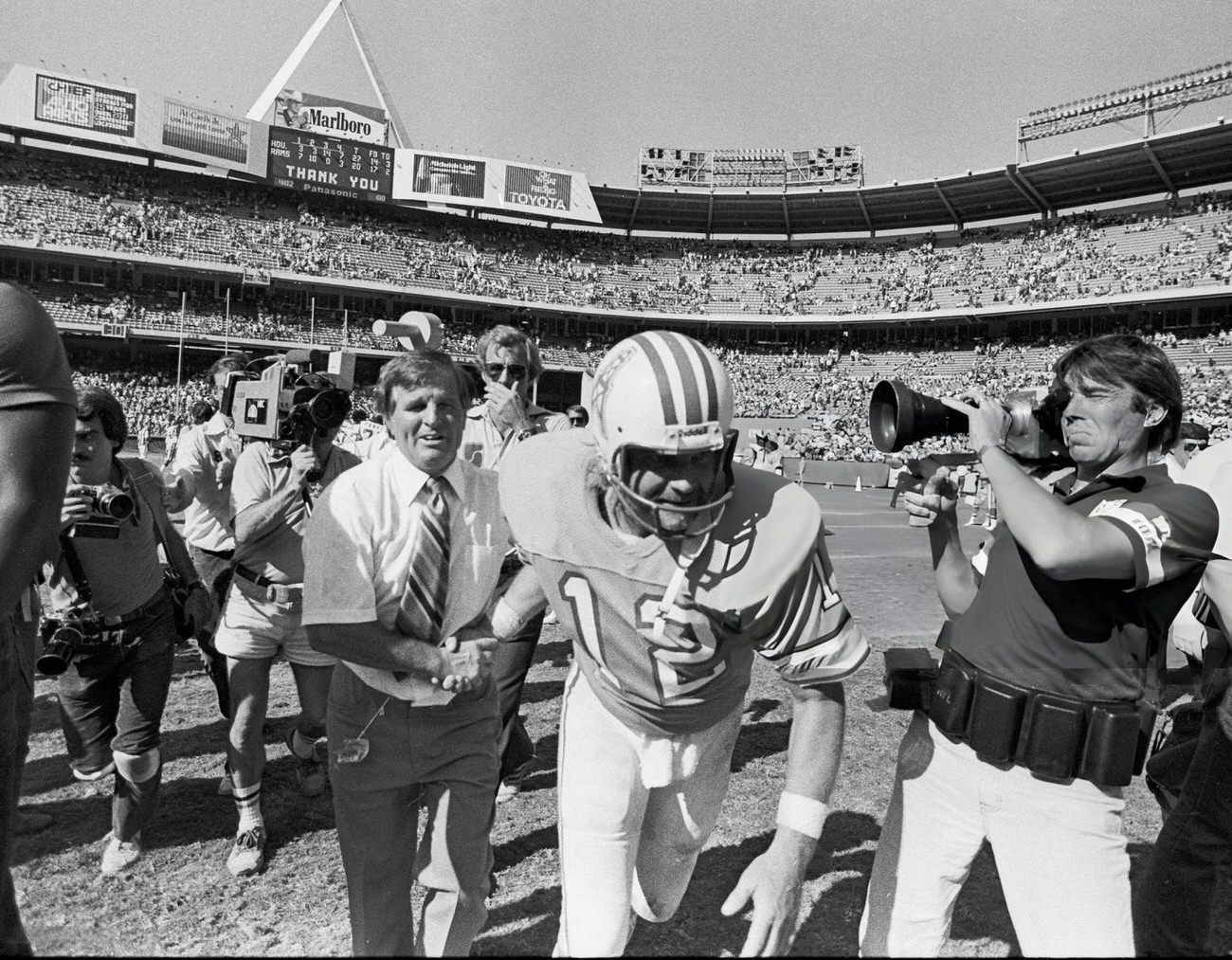 #2 Houston Oilers quarterback Ken Stabler leaves the field after defeating the LA Rams, Anaheim, California, 1981.