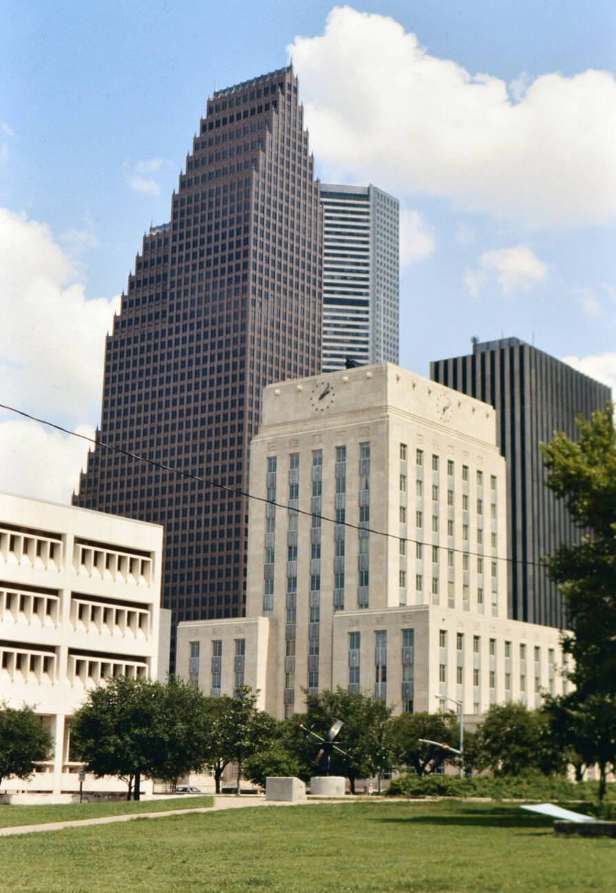 #123 City hall in Houston, 1985