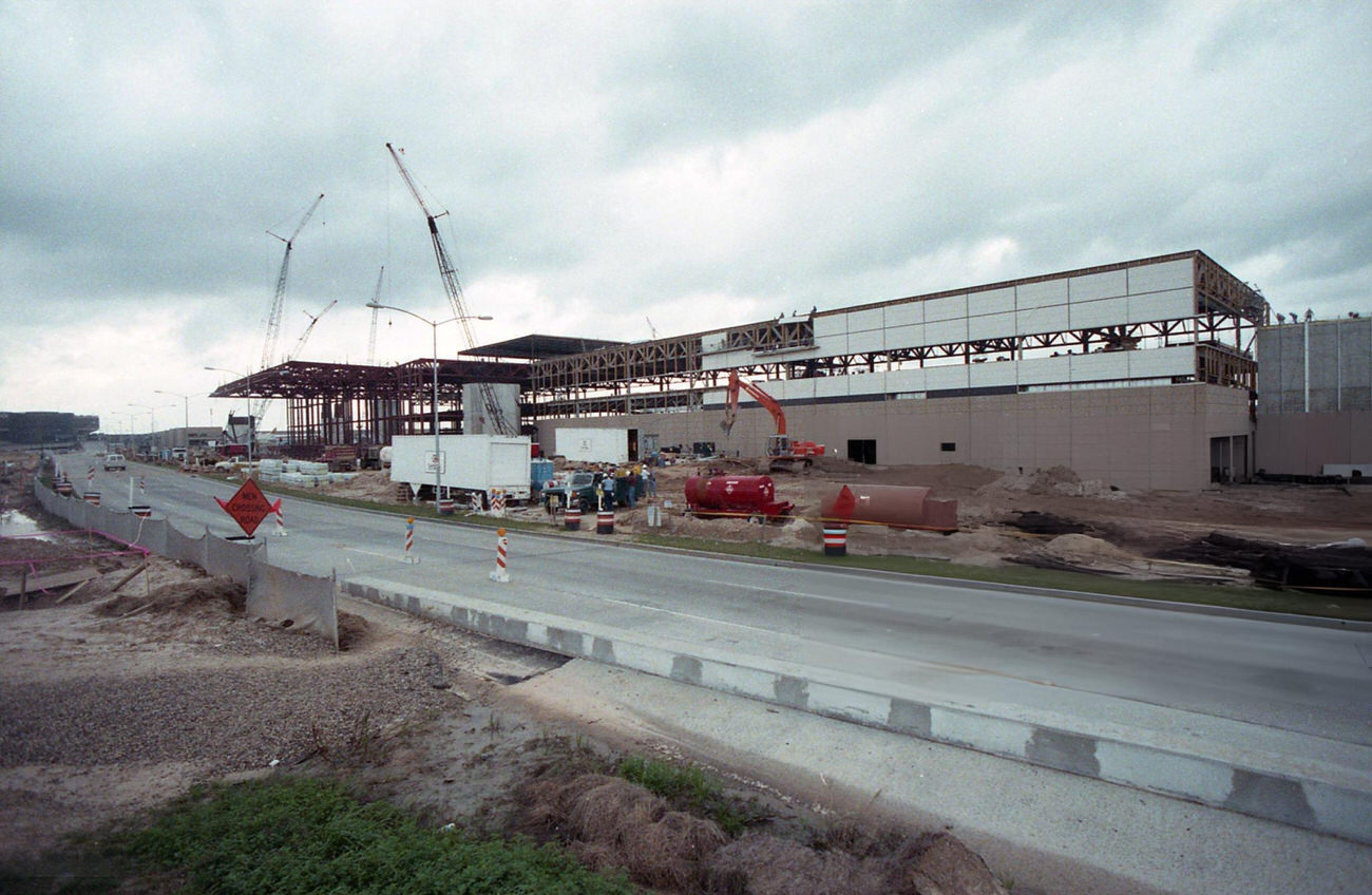 #77 Terminal D under construction at Intercontinental Airport, Houston, Texas, February 2, 1989.