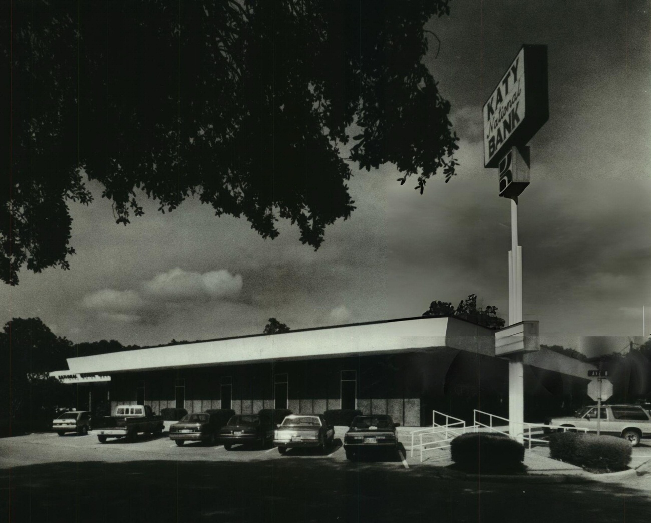 #86 The Katy National Bank building, Houston, 1980s
