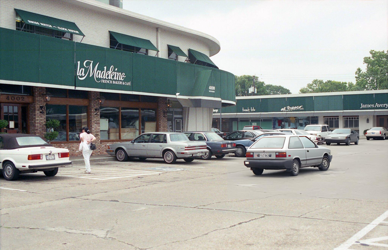 #104 Highland Village’s mention in May 1992 reflects the area’s status as a premier shopping destination, contributing to Houston’s commercial appeal, Texas.