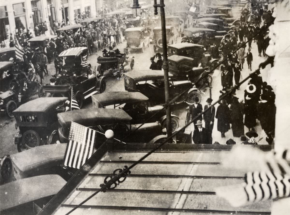 #6 World War I homecoming parade group, Houston, 1918.