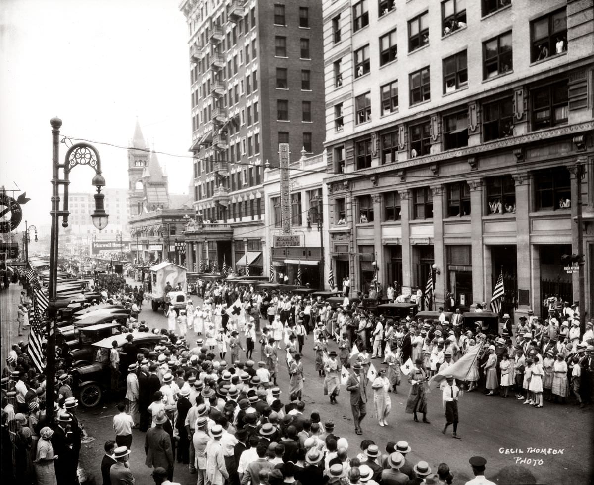 #8 World War I homecoming parade, Main Street, Houston, 1918.