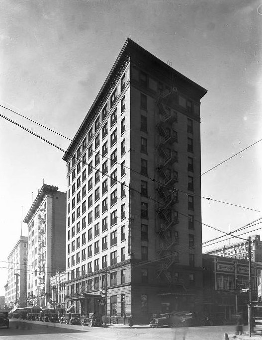 #72 “Sunbeam” train at Eureka Towers, Houston, Texas, 1940.