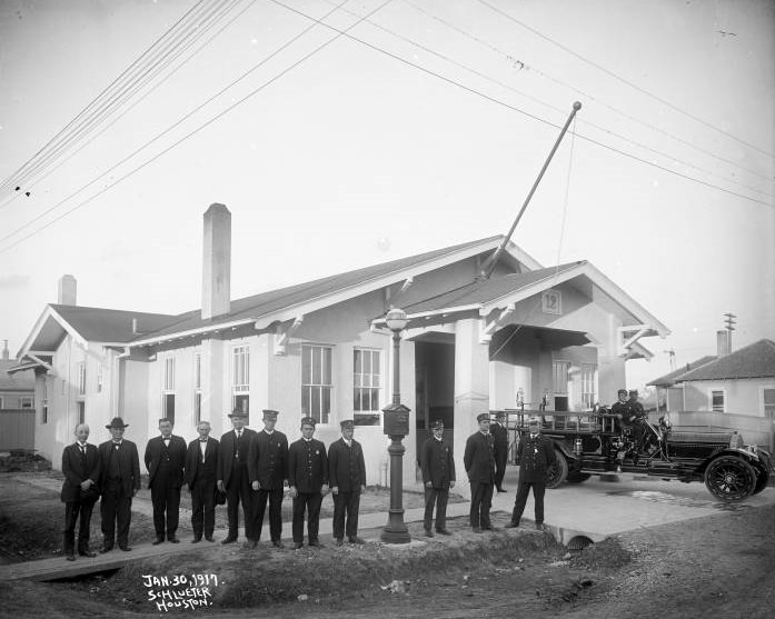 #69 Houston Fire Department, Station 12, with firemen and civilians, 1917.