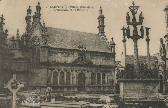 #118 Saint-Thegonnec (Finistere) L’Ossuhire et le Calvaire, 1924.