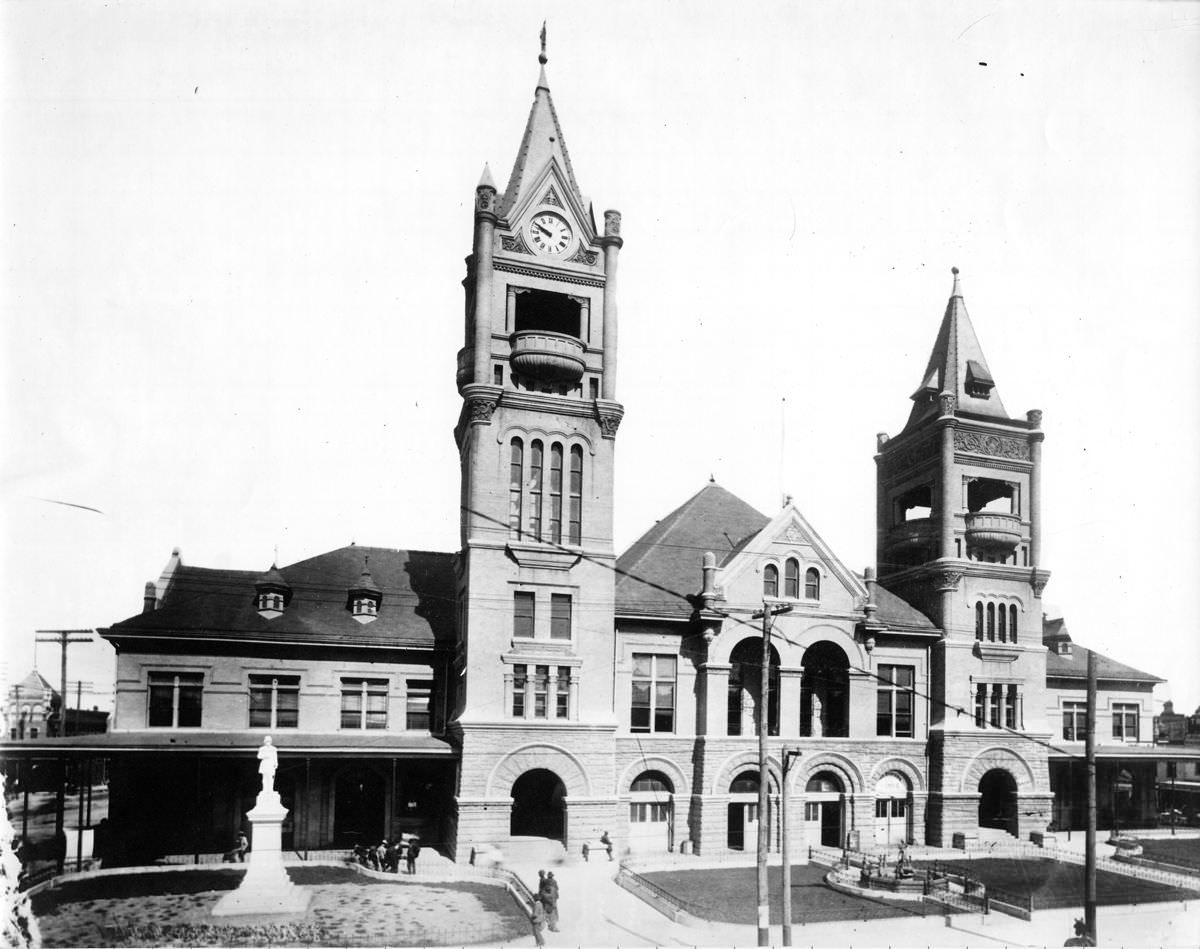 #7 City Hall and Market House, Houston, designed by George E. Dickey, 1904.