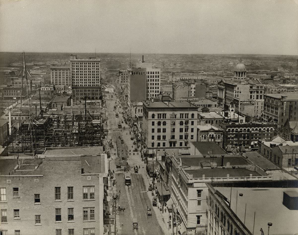 #14 Main Street aerial view from Capitol Avenue, Houston, 1912.