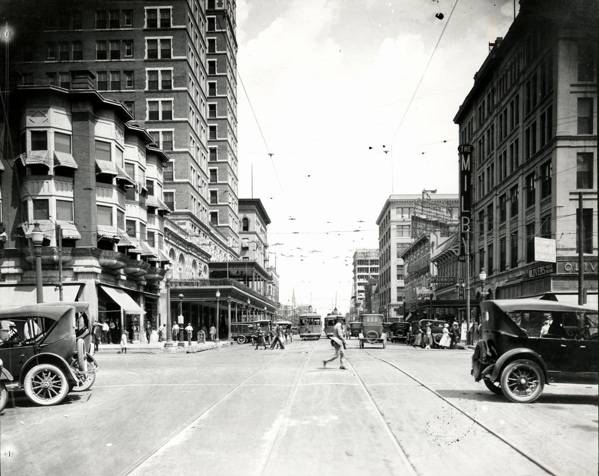 #5 900 block of Texas Avenue, Houston, 1920.