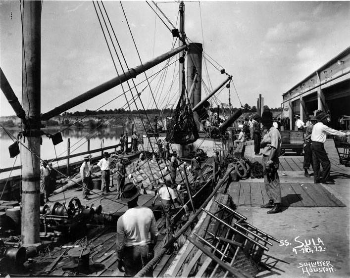 #61 Ship loading or unloading at Port of Houston, 1922