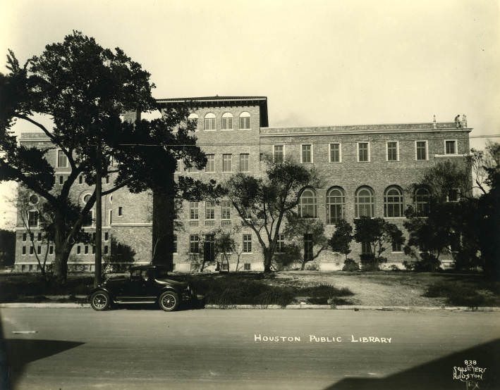 #67 Houston Public Library view from Lamar Street, 1920s