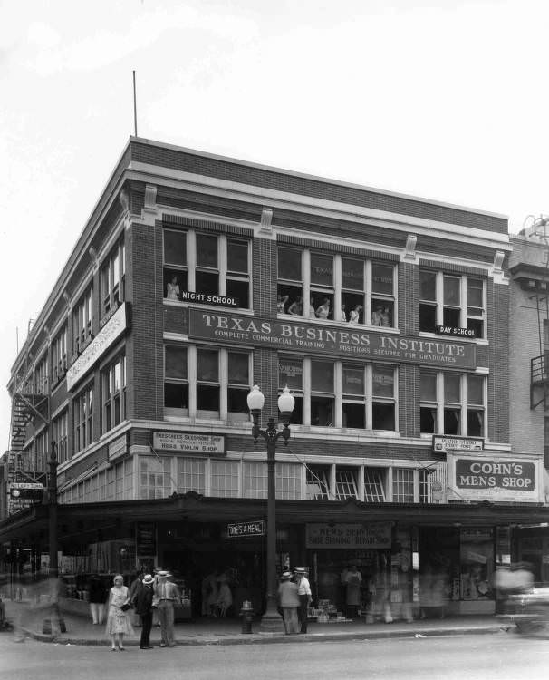 #33 Commercial building scene in Houston, 1930s.