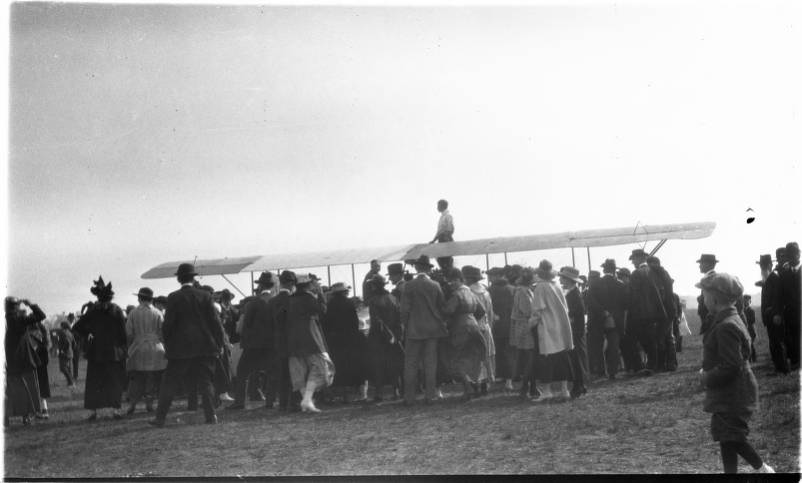 #34 Ellington Field airplane crowd, Houston, circa 1900s.