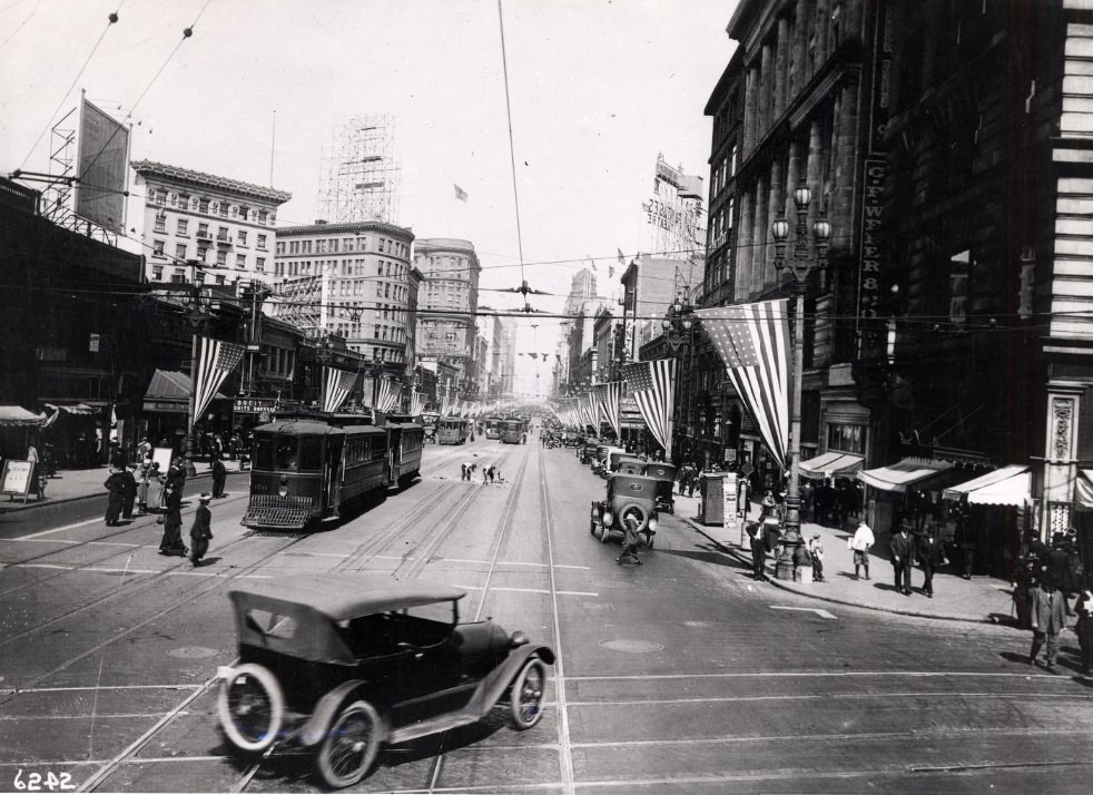 #28 Armistice Day celebrations at Market and 6th Street, 1918.