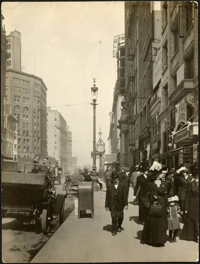 #31 East on Market from 4th Street, early 20th century.