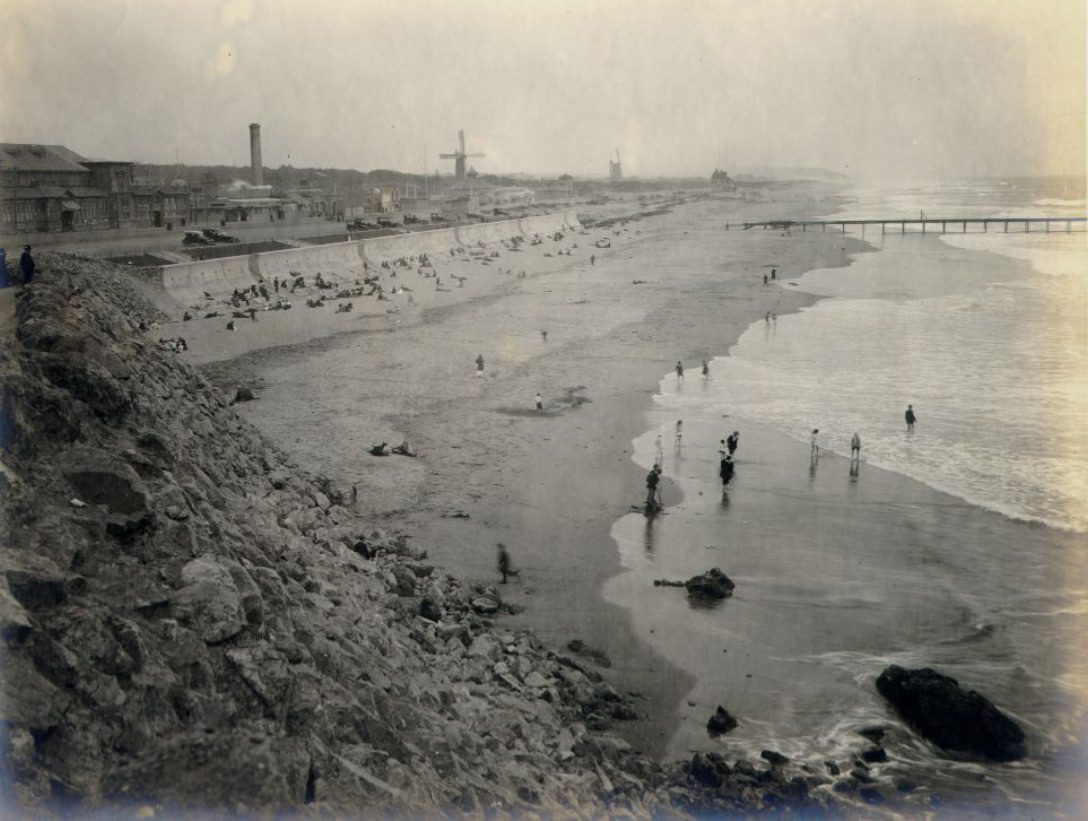 #44 Ocean Beach Esplanade, in the late 1910s.