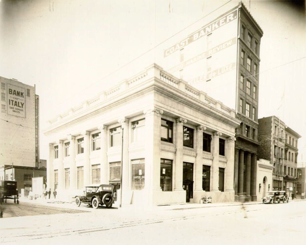 #58 North east corner of Sacramento and Montgomery Street, April 1918.