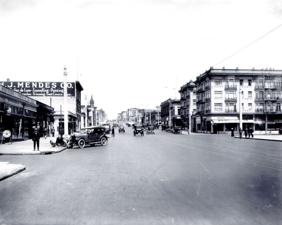 #100 Van Ness Avenue at McAllister Street in 1921.