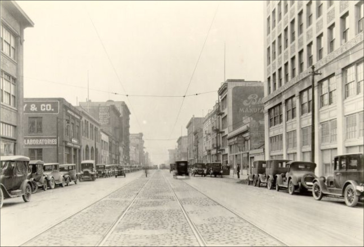 #105 Howard Street between 3rd and 4th in 1926.
