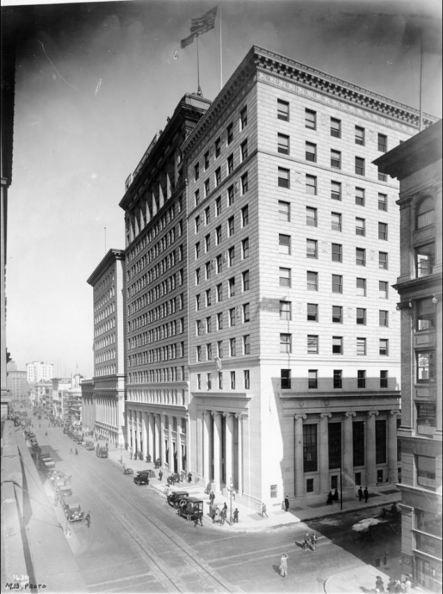 #108 California Street between Sansome and Montgomery around 1920.