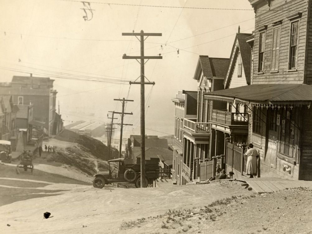 #165 Montgomery and Union Streets, Telegraph Hill, 1920