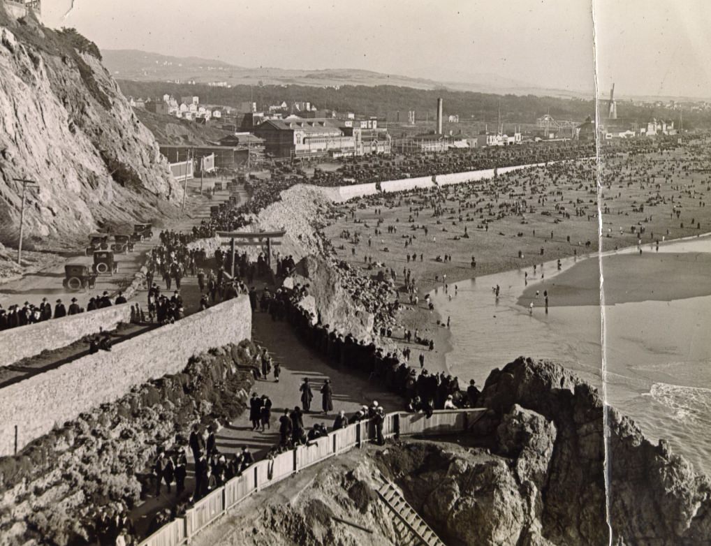 #172 Crowds at Ocean Beach in the 1920s