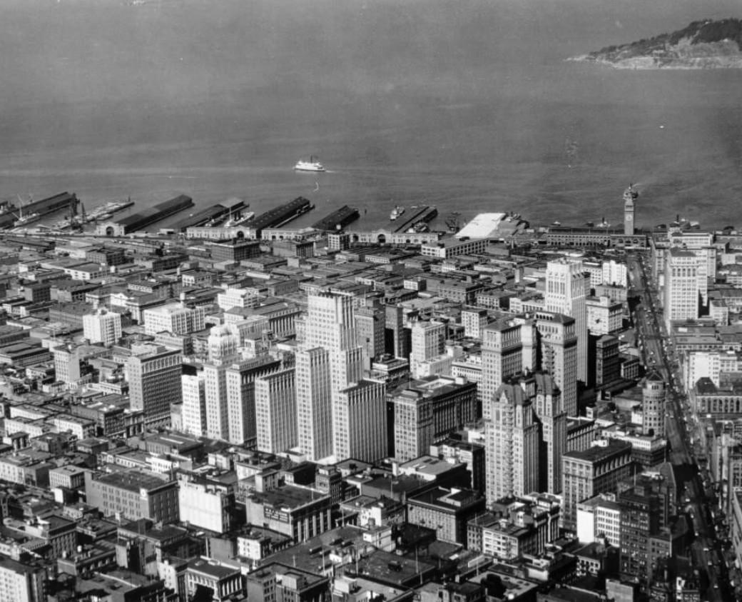 #83 View of downtown overlooking Embarcadero in the 1920s