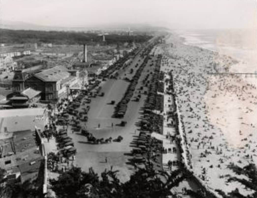 #204 Crowded Ocean Beach near Cliff House, circa 1921