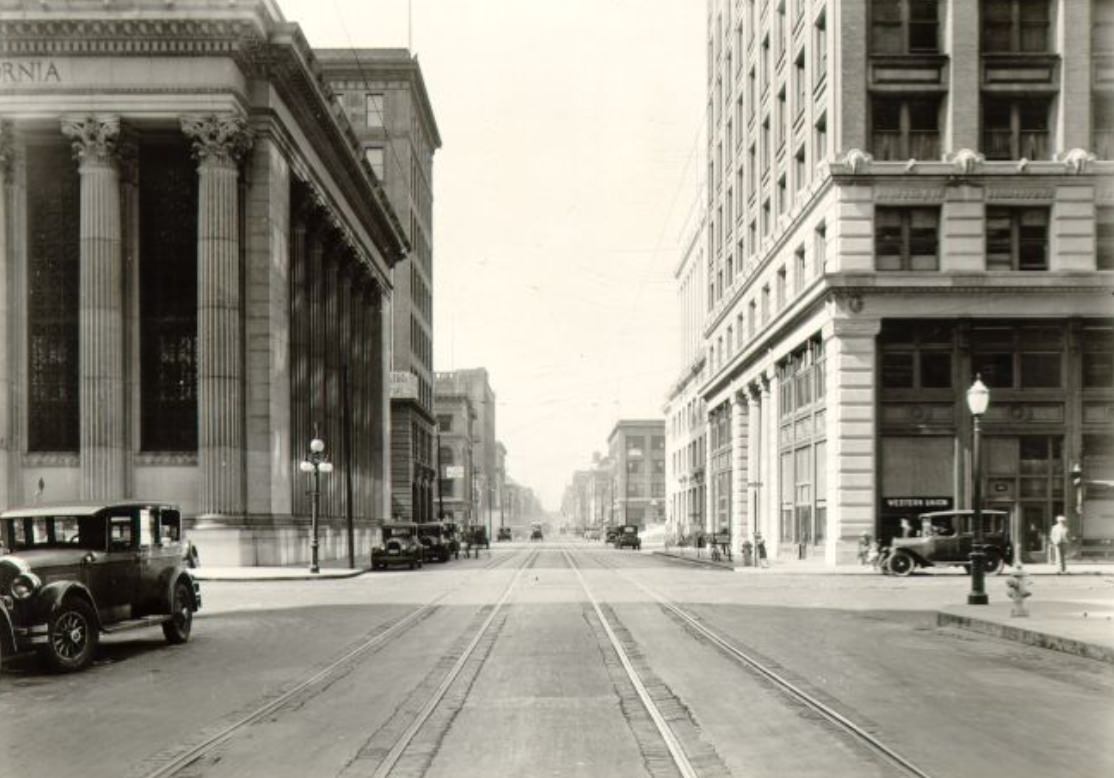 #87 Sansome at California Street in 1926.