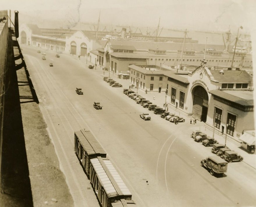 #191 View of the Embarcadero near pier 24 during the longshoremen strike, 1934
