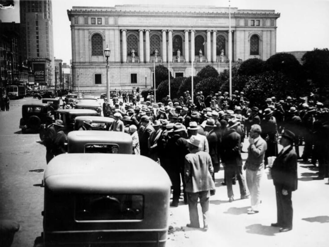 #41 Main Library, crowd gathered for Mooney pardon hearing, 1930