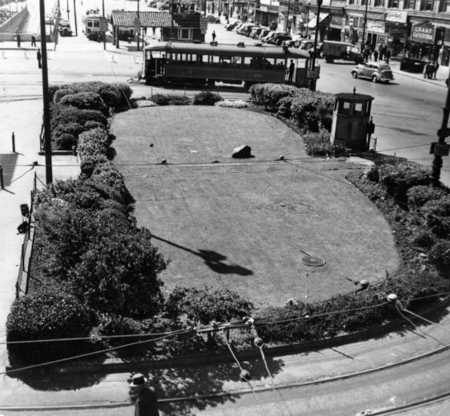 #83 Rectangular patch of grass at Embarcadero, 1938