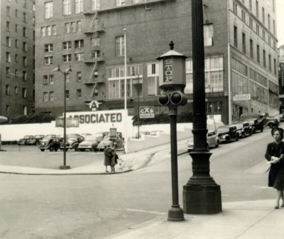 #118 Stop light at the corner of Mason and Post streets, 1943