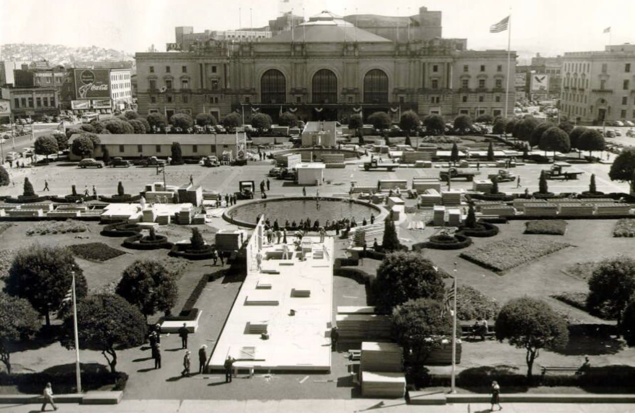 #170 Construction of Temporary Barracks in the Civic Center Plaza, 1943
