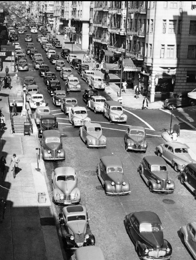 #175 Morning rush hour on Bush Street, 1946