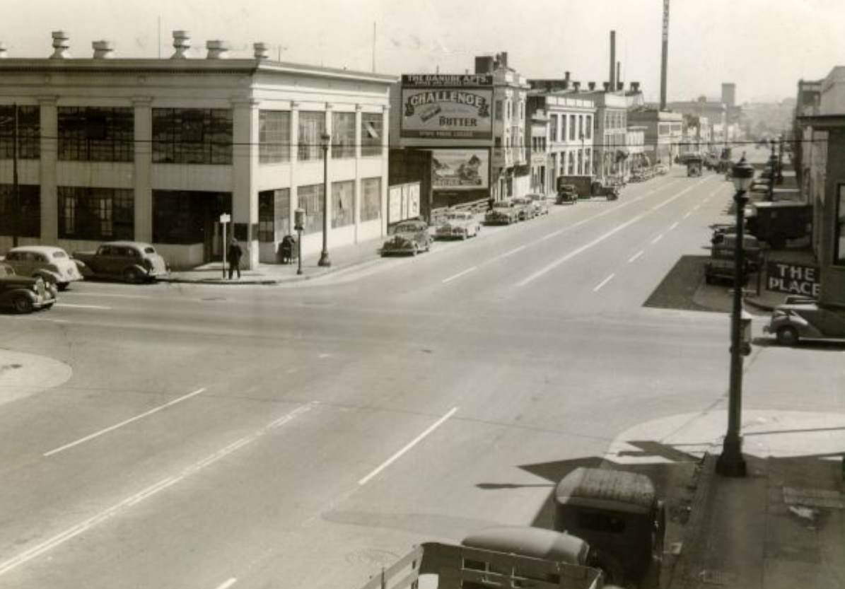 #215 Intersection of Howard and 8th streets, 1943