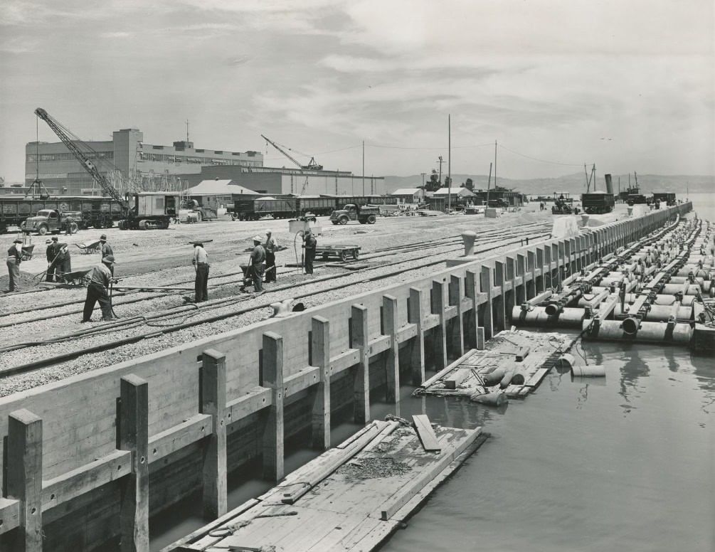 #257 1100 foot quay wall at Hunters Point Naval Drydocks, 1943